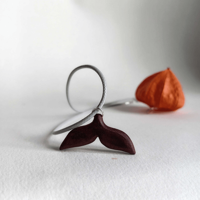 Pendentif queue de baleine