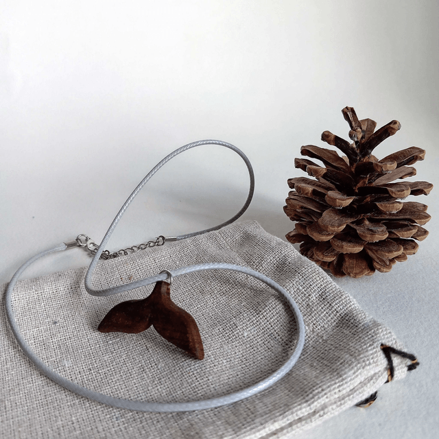 Pendentif queue de baleine