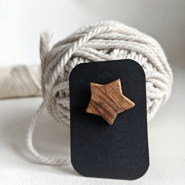 Pin's étoile en olivier