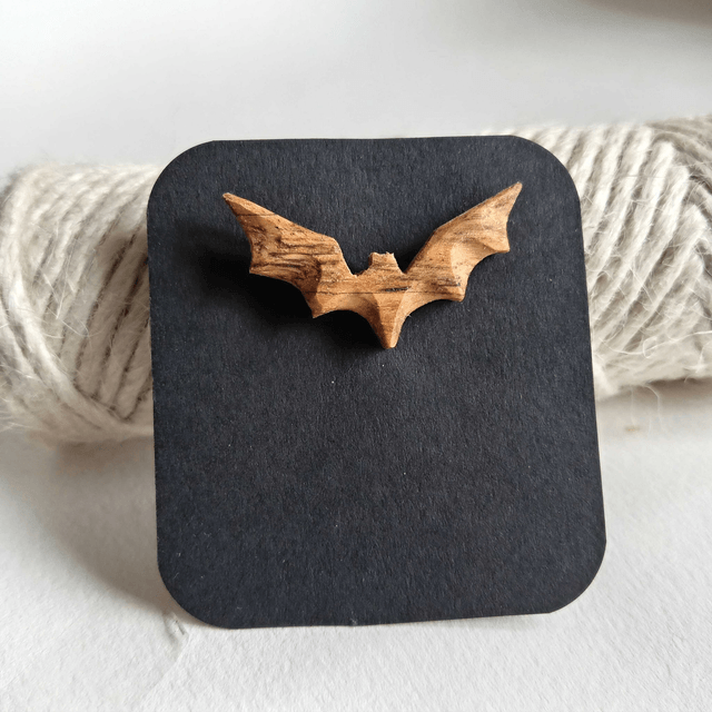 Pin's chauve souris en olivier