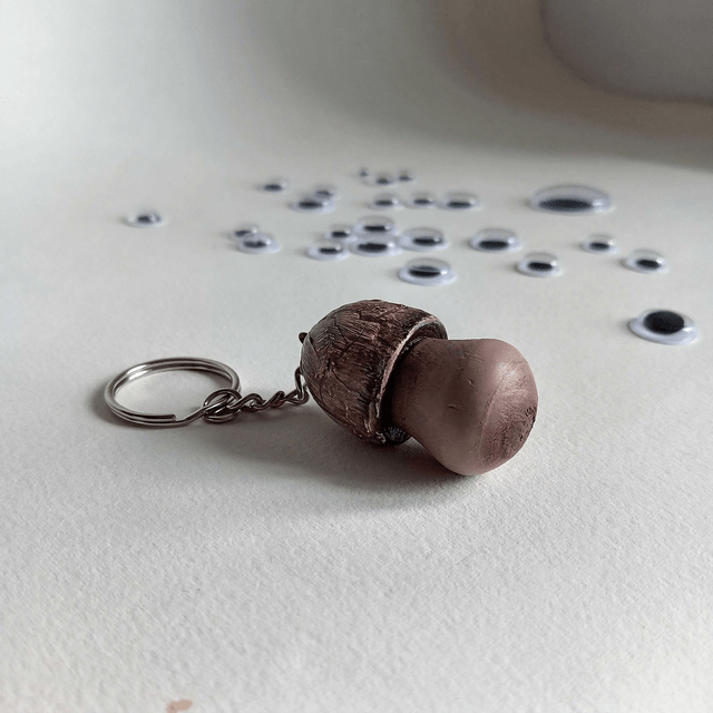 Porte clés champignon gris