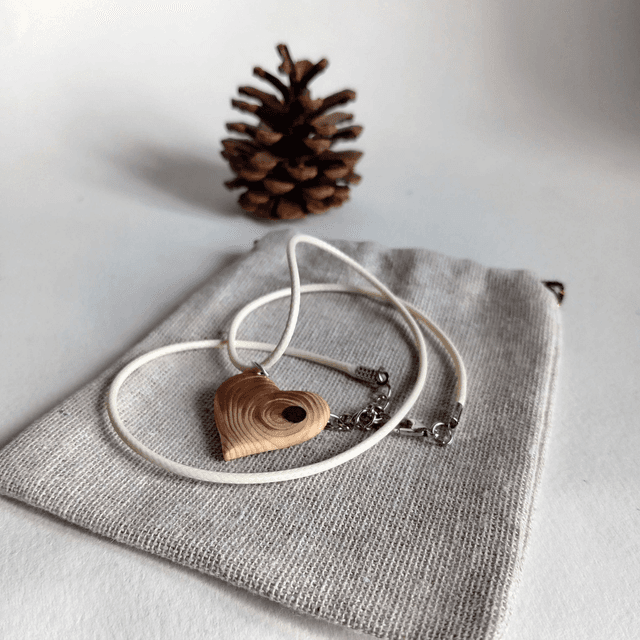 Pendentif coeur séquoia