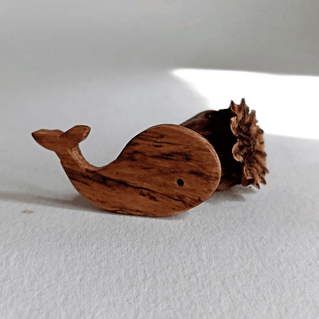 Broche baleine